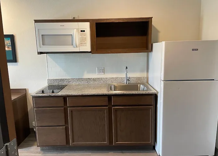 Woodspring Suites Detroit Madison Heights