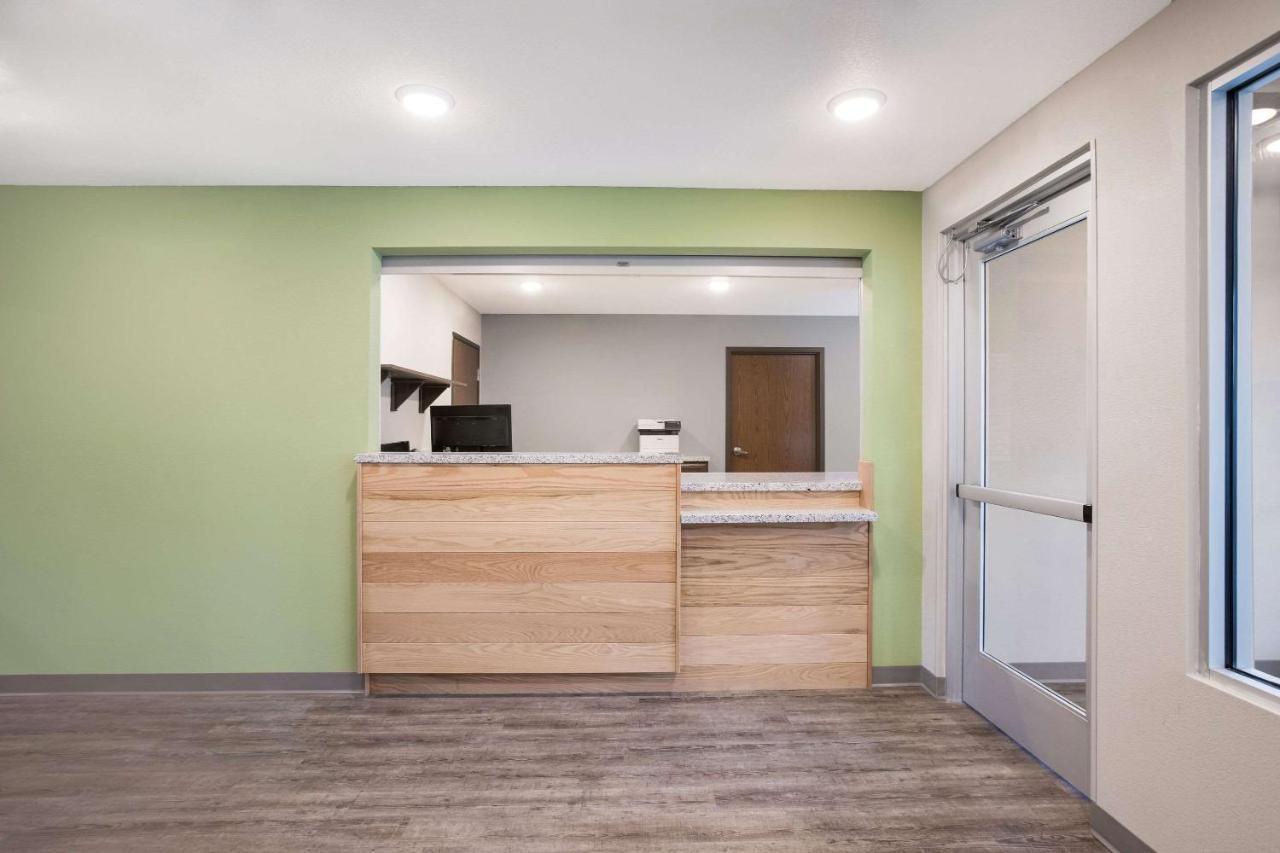 Woodspring Detroit Madison Heights