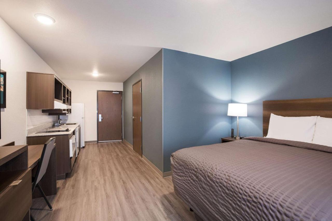 Woodspring Detroit 2*